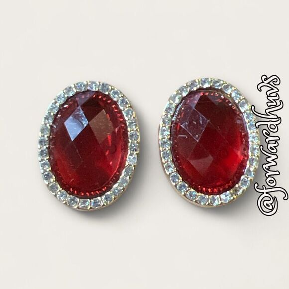 Vintage Clip On Earrings - Picture 1 of 8